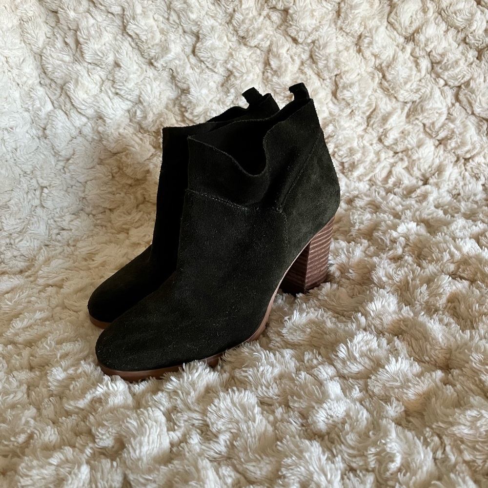 Crown vintage dark green suede heeled ankle bootie